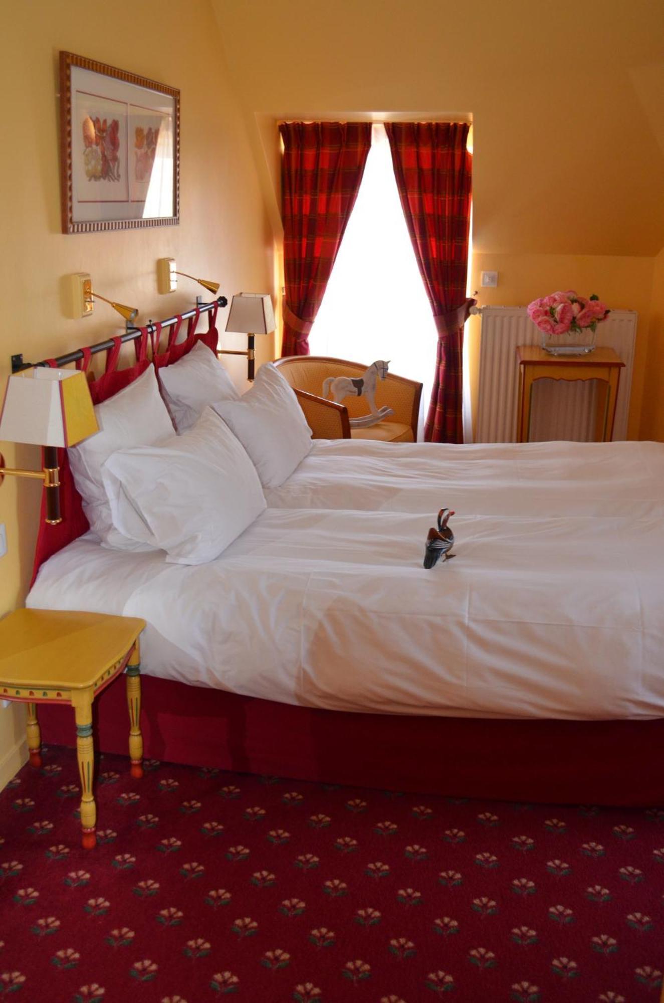 Logis Hotel Auberge Du Cheval Blanc Yvoy-le-Marron Exteriör bild