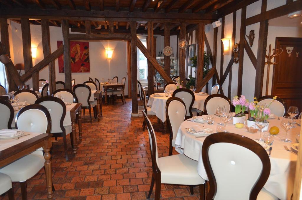 Logis Hotel Auberge Du Cheval Blanc Yvoy-le-Marron Exteriör bild